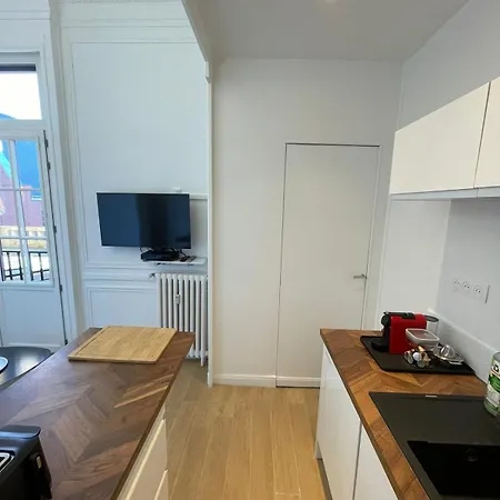 Апартаменты Plein Centre Cathedrale Saint Leu Hortillonnages *