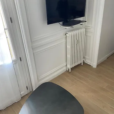 Апартаменты Plein Centre Cathedrale Saint Leu Hortillonnages *