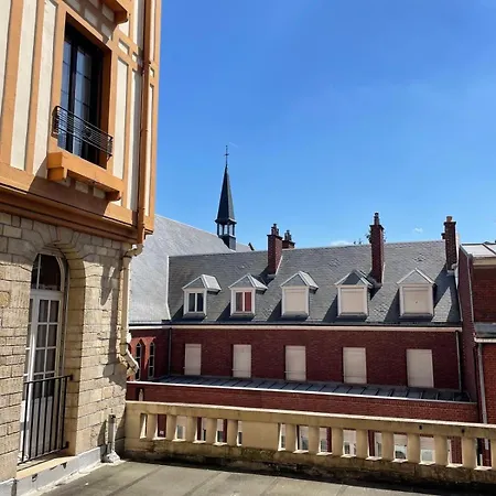 Апартаменты Plein Centre Cathedrale Saint Leu Hortillonnages *